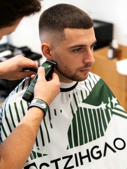 CTZIHGAO Barber Scarf 1PC Printed Apron Barber Hair Cutting Cape, Professional Hairdressing Cape & Styling Apron, Lightweight Waterproof Haircut Cape For Salon Use, Anti Static Hair Cutting Cloth For Hair Styling, Coloring And Trimming, Fashion Sports Fan Theme Hair Cape For Beauty Salon, Home Use, Back To School Season And Event Styling