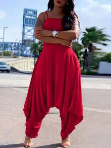 GLOURI Women's Red Spaghetti Strap Jumpsuit - Square Neck & High Waist & Draped Harem Leg & Flowy Silhouette Detail | Bold Glamorous Fit For Date Nights & Summer Evening Events (Slim Bodice & Dramatic Draped Design) For Effortlessly Stunning Stylish Looks - 紅色 - 查看 3