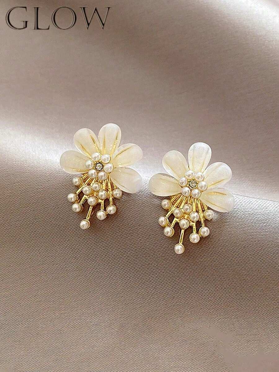 一对精致小众优雅时尚百搭的花朵仿珍珠耳钉，适合少女日常及节日佩戴。 - 花朵A - 查看 1