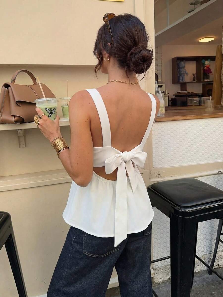 2026新款HoloChill时尚无袖船领蝴蝶结露背吊带背心，女士常规长度白色蝴蝶结细节上衣，适合夏季休闲穿着 - 白色 - 查看 1