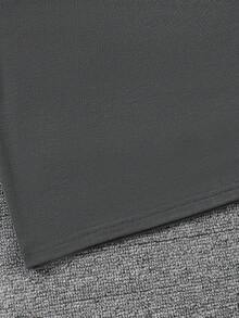 Bộ đồ mùa hè cho bé trai, phong cách thường ngày đi làm, nghỉ mát, gồm áo thun dáng rộng in hình cây cọ và chữ, kèm quần short cạp chun có dây rút. - Màu xám đen - Xem 5