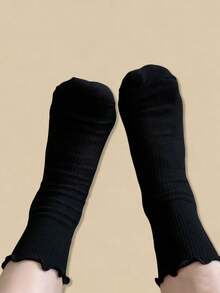 5双中筒袜，纯黑色条纹荷叶边设计，适合居家、旅行、度假及所有季节穿着。 - 黑色 - 查看 6