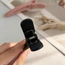 Bộ 3 kẹp tạo độ phồng chân tóc này giúp bạn dễ dàng tạo kiểu tóc tự nhiên, thời trang. Bằng cách tạo hiệu ứng "mái rèm" vô hình, liền mạch, chúng ngay lập tức tạo thêm độ phồng cho phần đỉnh đầu - tạm biệt mái tóc xẹp, thiếu sức sống! Phù hợp cho cả nam và nữ, đây là món quà lý tưởng cho phù dâu, và những chiếc kẹp này hoàn hảo cho mọi dịp - dù bạn đi chơi hay tham dự các sự kiện ngoài trời. - nhiều màu - Xem 8