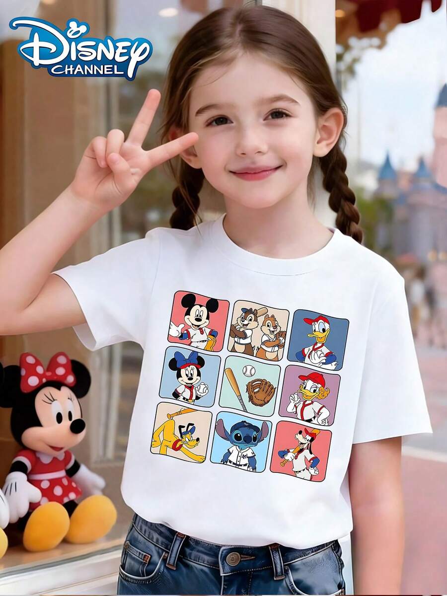 Disney Baseball T-Shirts Featuring Mickey Mouse, Stitch, And Other Characters Transforming Into Baseball Players Print Pattern Summer Tops,Short-Sleeved Casual And Cute Style  Children's Clothing Design, Girl Clothes For Kids ,Ropa Para Niños,Girl Clothes For Kids,Graphic Tee, Summer Clothes,Perfect For Cool Girls. Comfortable And Breathable Children's Short-Sleeved T-Shirt. Comfortable And Casual Wear All Year Round Children's Clothes,Comfortable & Lightweight, Iconic Print For Mix-And-Match Outfits,Suitable For Both Boys And Girls. - 白色 - 查看 1