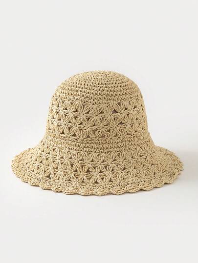 1顶女士时尚波浪边草帽，适合夏季度假和海滩装扮