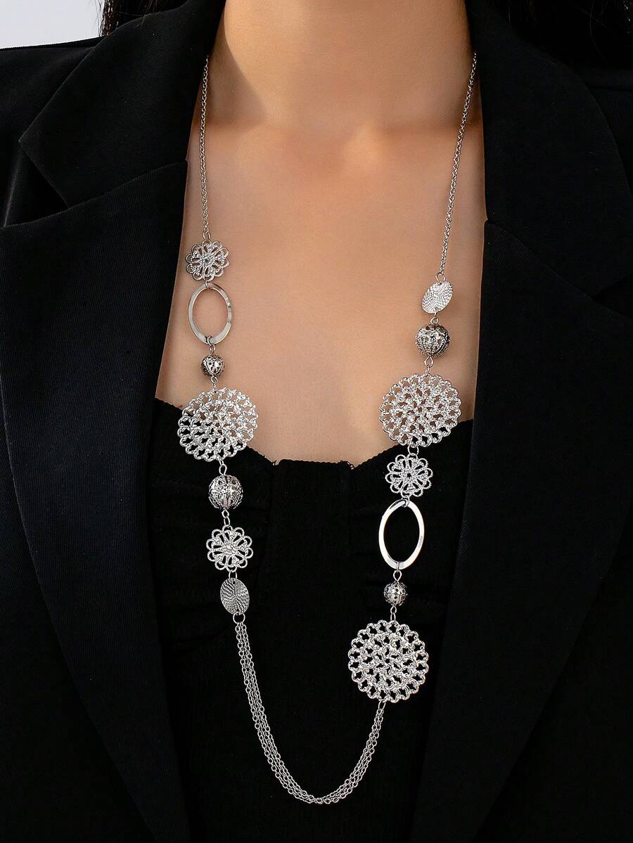 Collar largo versátil de moda europea y americana, con bola hueca retro y sexy, de estilo geométrico tridimensional bohemio brillante, cadena para suéter en color negro - Plateado - Ver 1