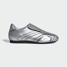 Adidas Originals 男女通用跆拳道F50 W休闲运动鞋，低帮IH1873 - 銀色 - 查看 1