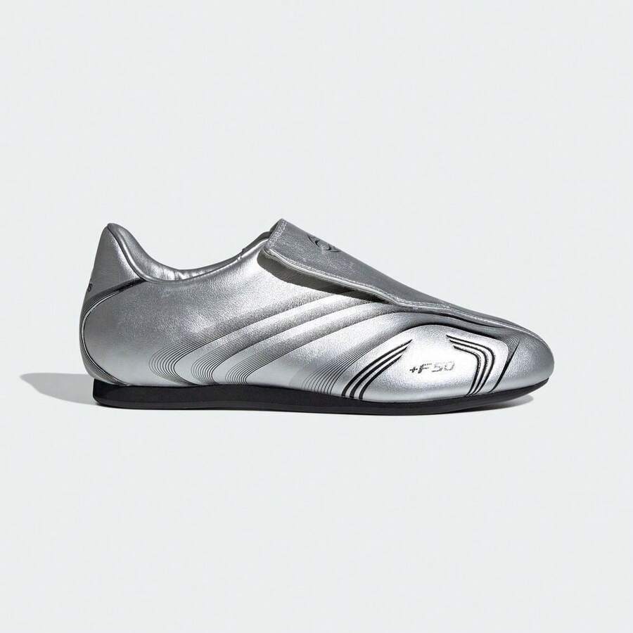 Adidas Originals 男女通用跆拳道F50 W休闲运动鞋，低帮IH1873 - 銀色 - 查看 1