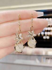 1 Đôi bông tai đá Zirconia hình hoa và mắt mèo, mạ vàng điện phân, dành cho nữ, kiểu dáng thanh lịch, đa năng, cao cấp, bông tai dáng dài hình hoa và mắt mèo. - Vàng - Xem 3