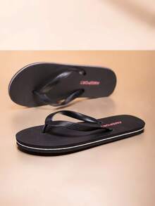 一双男士EVA纯色人字拖，超轻舒适，适合沙滩、度假、户外休闲、浴室、室内行走、女士夏季凉鞋、男士家居鞋、男士凉鞋、男士人字拖。如果鞋面略紧，建议选择大一码以获得更佳穿着体验。 - 黑色 - 查看 10