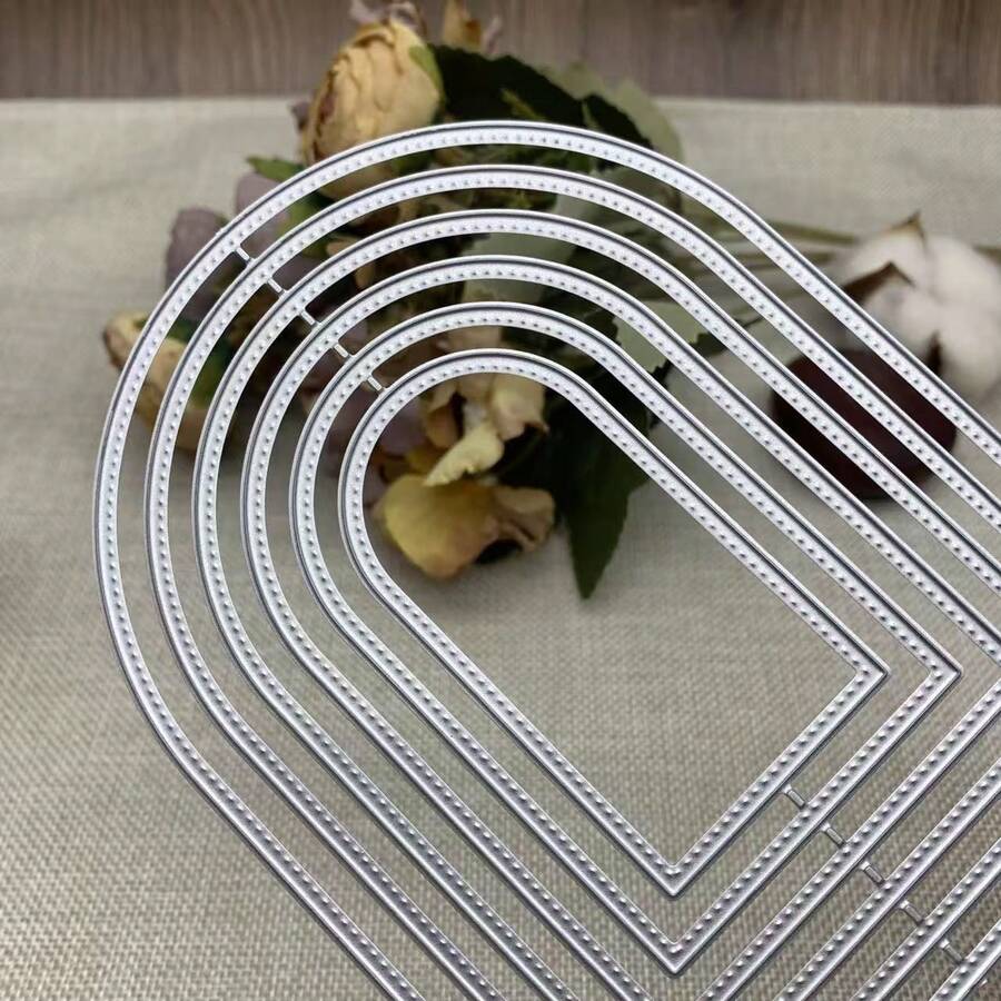 银色重叠拱形框架金属切割模具，适用于卡片制作套装、压花纸、模切贴纸、剪贴簿机、模板、收纳袋和其他工艺用品，涵盖剪贴簿和印章爱好者所需的材料。 - 銀白色 - 查看 1