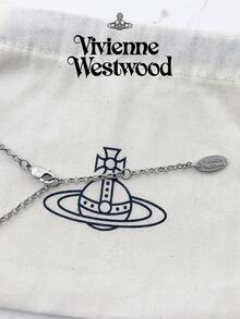 Vivienne Westwood Bộ sưu tập Mini Bas Relief, Dây chuyền Saturn cổ điển, mạ bạc, chất liệu đồng thau. - Bạc - Xem 10