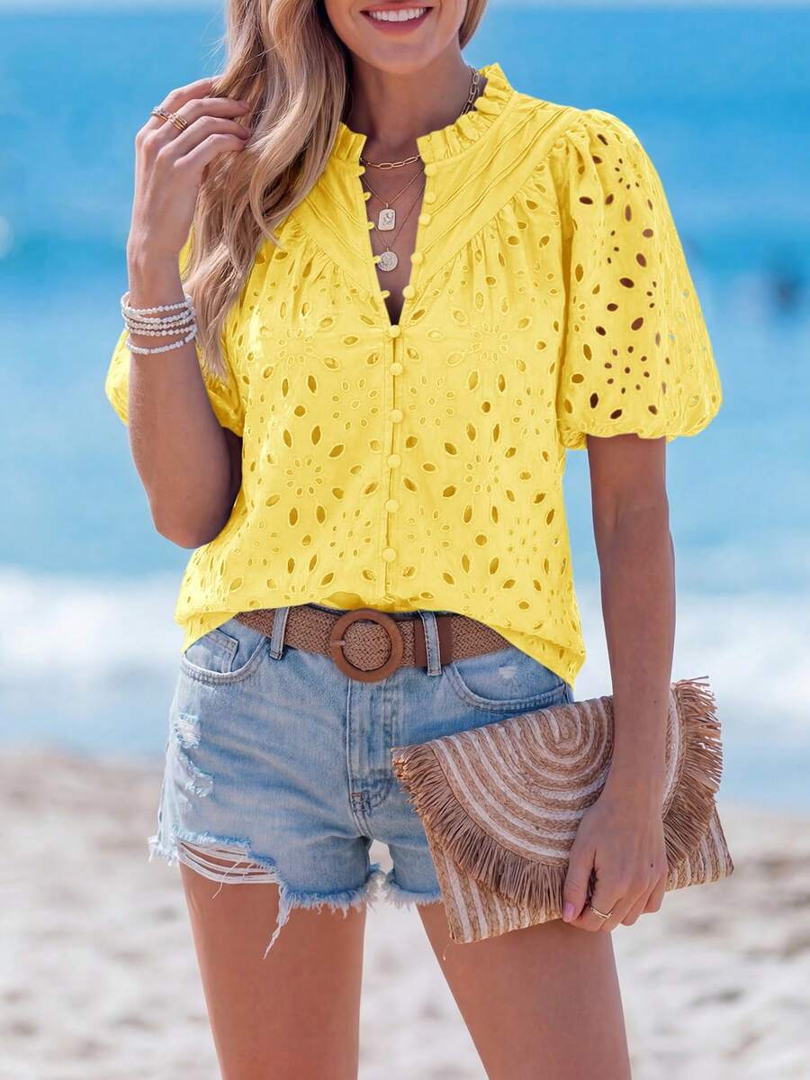 PRETTYGARDEN Women's Summer Clothes Tops Fashion Casual Short Sleeve V Neck Buttons Hollow Eyelet Lace Embroidered Blouses Shirts Festival Beach Vacation - 黃色 - 查看 1