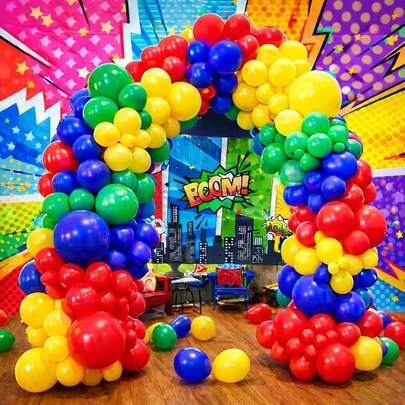 122-delige ballonnenboog in de kleuren rood, geel, groen en blauw, geschikt voor superhelden-thema verjaardagsfeestjes, babyshowers, gender reveal-feestjes en andere verjaardagsdecoraties.