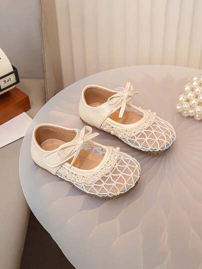 1 Đôi giày Mary Jane ren trắng đính ngọc trai kiểu Hàn Quốc mới năm 2026, giày công chúa lưới thoáng khí cho bé, phù hợp cho những bước đi đầu tiên, nhà trẻ, trường học, biểu diễn sân khấu và nhiều dịp khác.