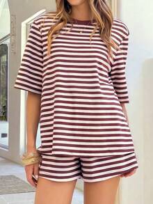 Conjunto Casual Diário de Verão Elegante com Top de Gola Redonda de Manga Curta e Listrada e Shorts para Mulheres - Marrom - Visão 6