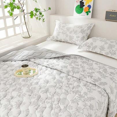 1pc Ultra Soft Cooling Quilt - Lightweight All-Season Bedding With Fashionable Floral & Plaid Pattern, 100% Polyester, Machine Washable For Single/Double Bed, Hotel, Camping & Home Decor, Hotel-Grade Luxury Bedding | Modern Quilting Design | Embossing Technique, Suitable For All Seasons