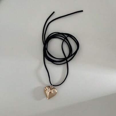 1 chiếc vòng cổ nhiều lớp kiểu cổ điển, có thể điều chỉnh, màu đen, hình trái tim và nơ, thích hợp để đeo hàng ngày, làm quà tặng, dự tiệc, đi nghỉ mát và các buổi tiệc chiêu đãi.