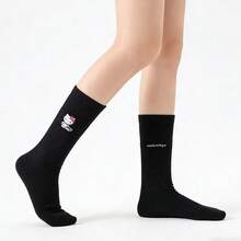 Miniso Kaos Kaki Longgar Gaya Tenis  Keluarga Sanrio, Motif  Bordir yang Indah, Desain Garis Vertikal yang Memperbaiki Bentuk Kaki, Kain Elastis yang Nyaman Cocok untuk Berbagai Acara (1 Buah) - MultiWarna - View 9
