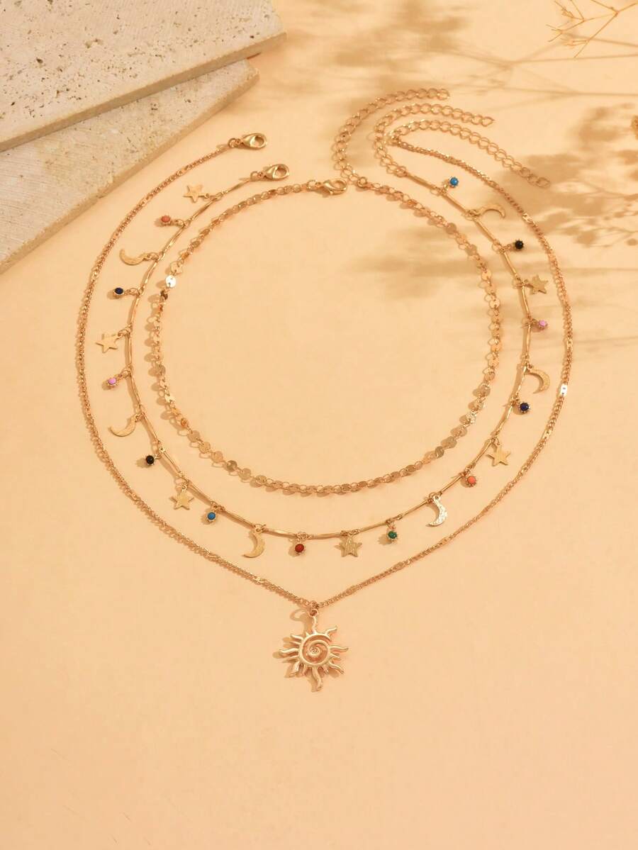 Set de 3 collares gargantilla vintage elegantes con colgantes de disco dorado, estrella, luna y borla. Collar multicapa hecho a mano adecuado para uso diario, fiestas y festivales de música. Los colores y la cantidad de los colgantes se envían de forma aleatoria. - Multicolor - Ver 1