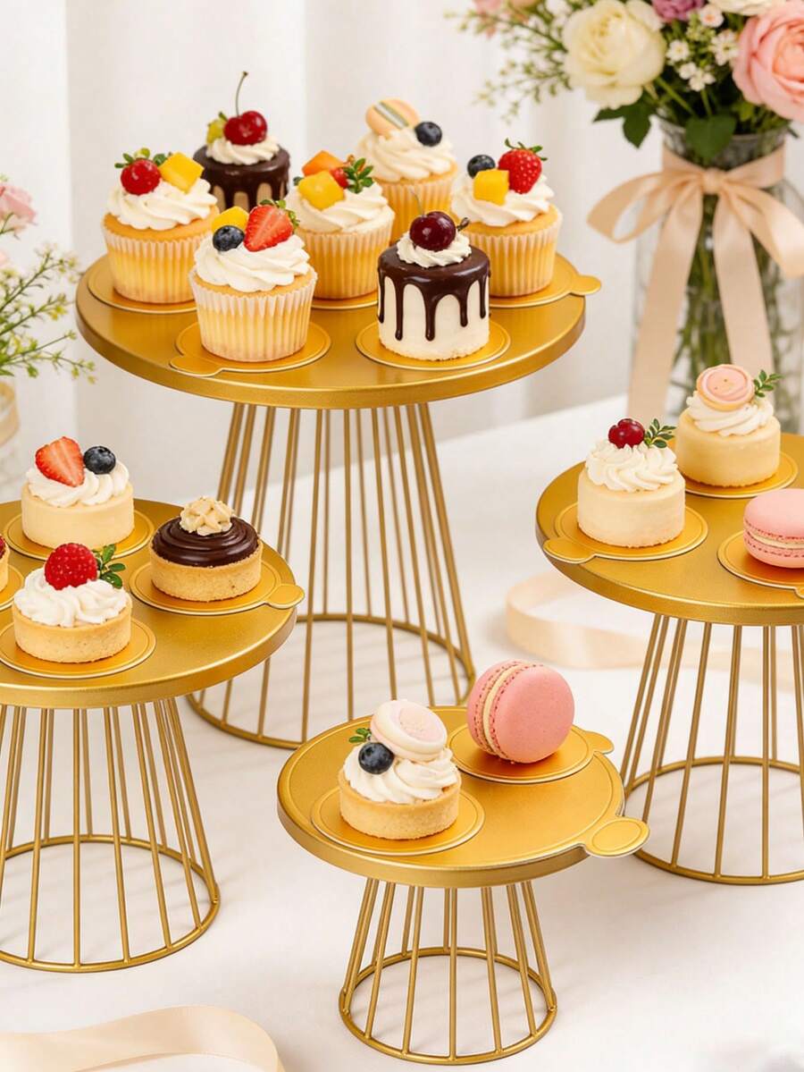 100pcs Mini Round Gold Paper Cake Bases, Disposable Paper Cupcake Liners, Suitable For Wedding, Birthday Party, Dessert Display, Pastry Boards, Grease & Moisture Proof, Christmas - Round - View 1
