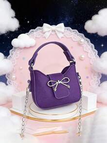 这款全新简约手提包饰有蝴蝶结，散发着休闲又不失精致的风格。肩带不可调节。这款小巧便捷的包袋非常适合日常出行、旅行和购物，可轻松收纳您的必需品。这款时尚百搭的包袋适合各种风格和场合，用途广泛。它也是馈赠亲友的绝佳礼物。 - 彩色 - 查看 12