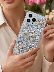 1 Ốp lưng điện thoại sang trọng đính đá 3D mạ điện hình nơ và hoa ngọc trai, thiết kế bao phủ toàn bộ, tương thích với iPhone 17/16/15/13 Pro Max & Galaxy S26/A56 & Redmi 15 – Món quà Ngày của Mẹ thanh lịch dành cho mẹ, quà sinh nhật và kỷ niệm hoàn hảo! - trắng - Xem 5