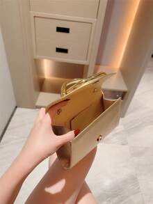 1件歐美時尚金屬裝飾迷你方盒手拿包，高端亮面金屬條紋女款手提包，優雅奢華晚宴包，適合正式禮服，PU皮革派對包/浪漫婚禮手拿包/舞會包/雞尾酒會包，適用於校園舞會，附金屬鏈條 - 金色 - 查看 7