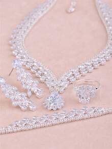 CORUIXI Juego de joyería de 4 piezas de lujo y elegante con zirconia cúbica en forma de lágrima para mujer, que incluye collar, aretes, pulsera y anillo. Collar de gargantilla de cristal y diamante brillante de plata adecuado para novia, dama de honor o regalo de cumpleaños. - Plateado - Ver 4