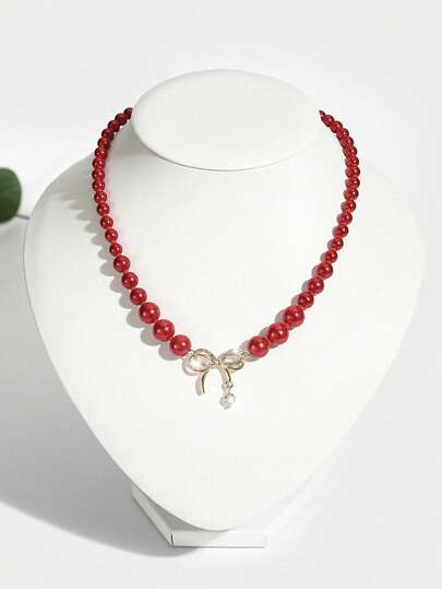 1 chiếc nơ đeo cổ bằng hợp kim được trang trí bằng đá pha lê và ngọc trai giả, kiểu dáng cổ điển, phổ biến và đa năng.