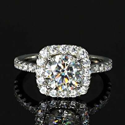 1枚2克拉光环莫桑石订婚戒指，8毫米圆形切割莫桑石，立方氧化锆点缀，经典订婚周年纪念承诺戒指珠宝礼物