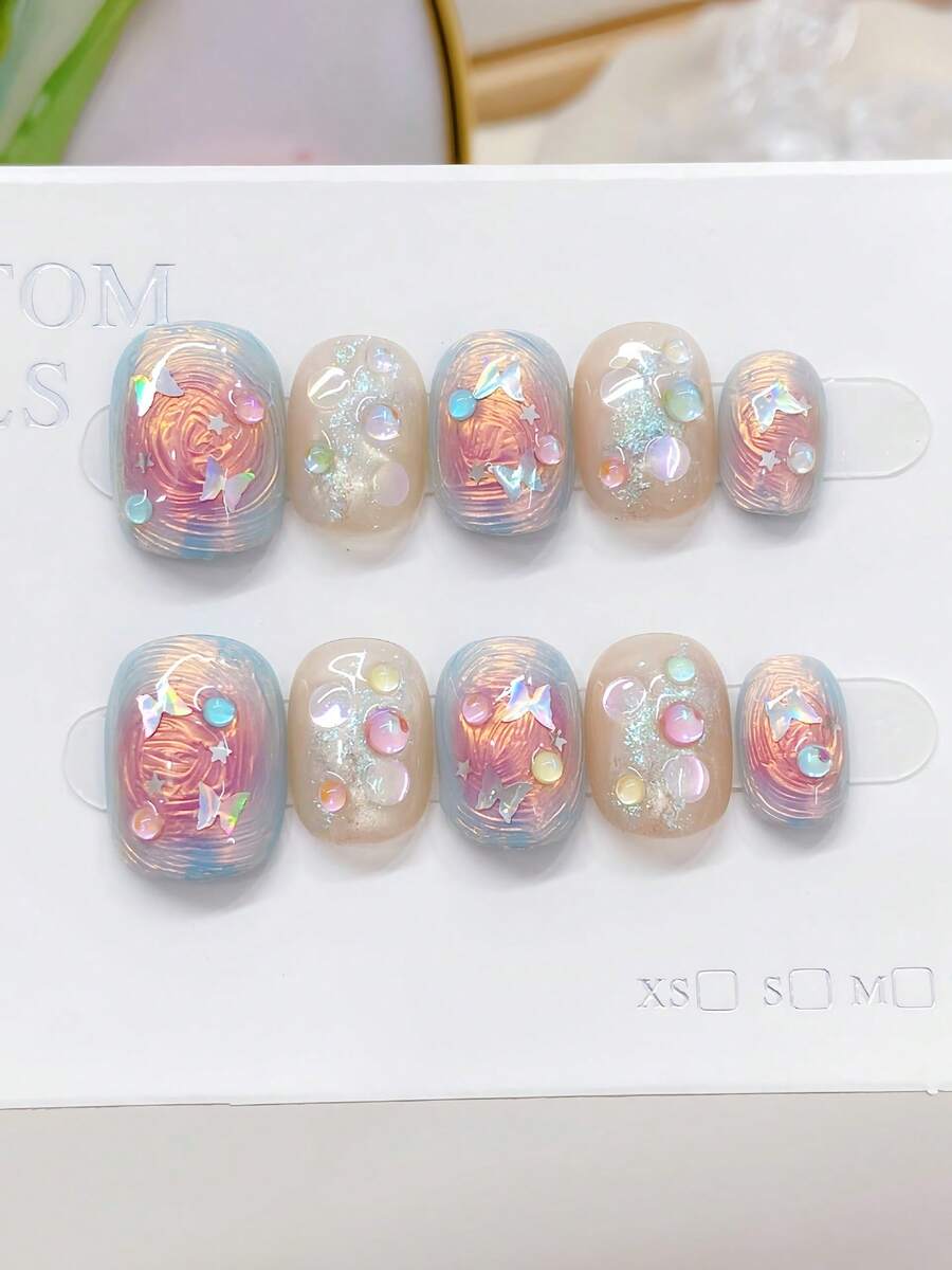 10片奢华手工贴片美甲 | 极光玫瑰漩涡设计，饰以彩虹蝴蝶和美人鱼泡泡 | 光泽亮丽的短款椭圆形假指甲 | 优雅派对及日常佩戴美甲套装 | 可重复使用的沙龙级美甲，适合作为礼物，适合女性，是假日、节日或日常佩戴的理想之选 - 彩色 - 查看 1
