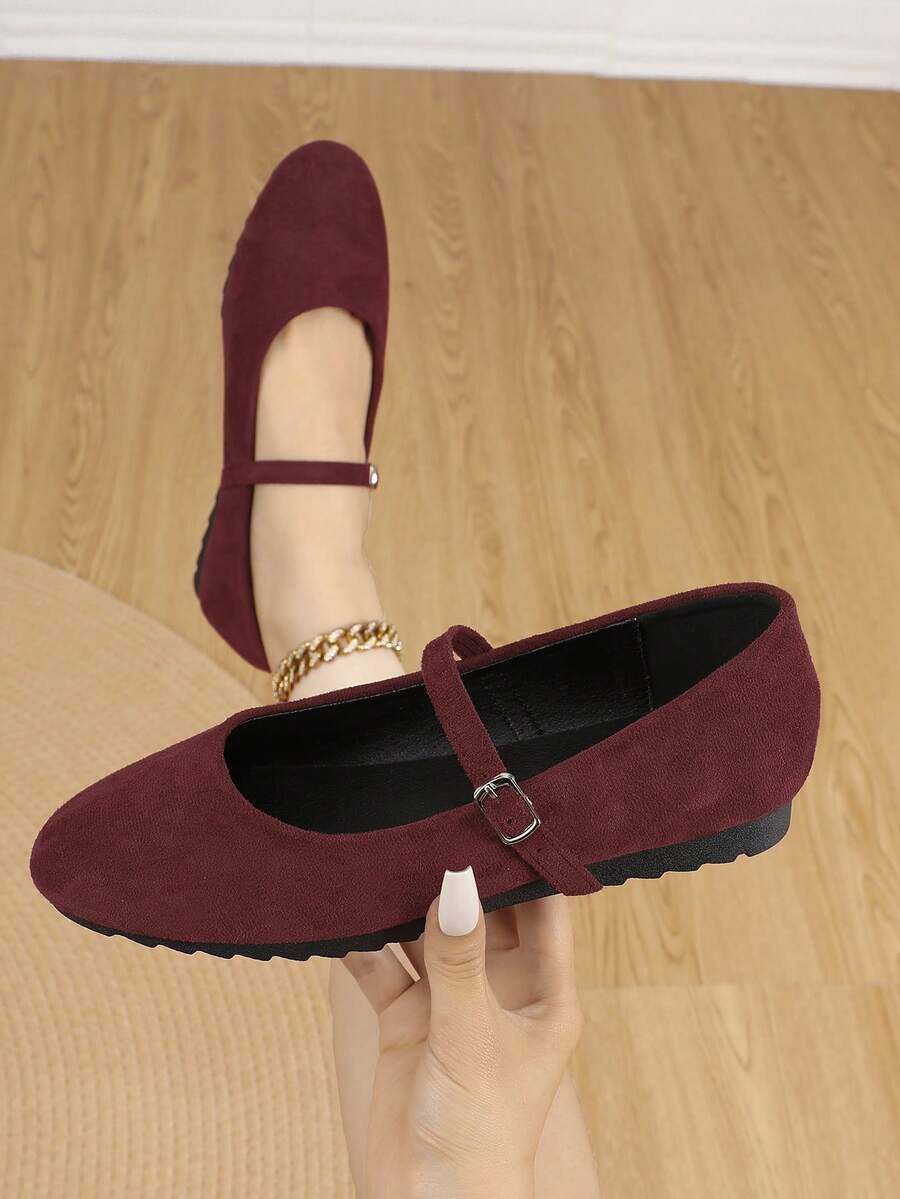 2026 Nuevos zapatos planos de estilo retro con puntera redonda y diseño de correa con hebilla, color rojo, cómodos y versátiles para uso casual y diario para mujeres - Burdeos - Ver 1