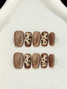 10片装中号方形手工按压式美甲贴片，适合派对和日常佩戴，棕色美甲贴片、焦糖豹纹美甲贴片、夏季美甲贴片、花朵美甲贴片，闪亮耀眼，易于佩戴。10片装Y2K手工按压式美甲贴片，闪亮夺目，适合女孩和女士在节日派对和日常佩戴。 - 摩卡棕 - 查看 2