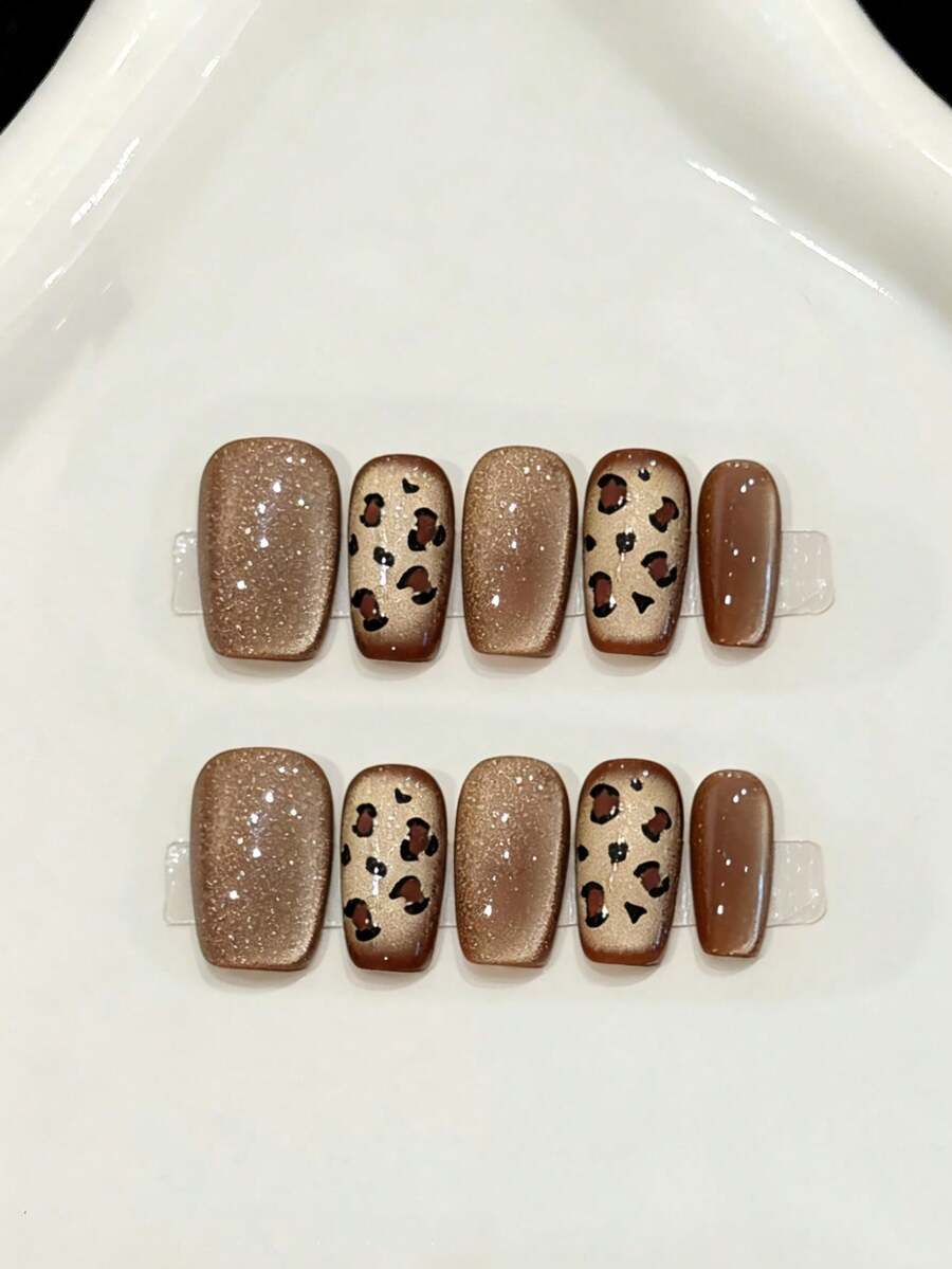 10片装中号方形手工按压式美甲贴片，适合派对和日常佩戴，棕色美甲贴片、焦糖豹纹美甲贴片、夏季美甲贴片、花朵美甲贴片，闪亮耀眼，易于佩戴。10片装Y2K手工按压式美甲贴片，闪亮夺目，适合女孩和女士在节日派对和日常佩戴。