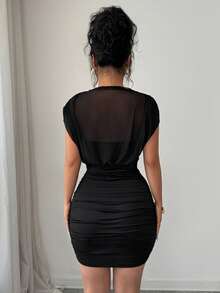 女士黑色网纱拼接圆领蝙蝠袖褶皱腰身修身迷你连衣裙，性感、年轻、火辣，适合约会、派对、夜生活、宴会、生日等场合，春夏修身迷你连衣裙，优雅迷人。 - 黑色 - 查看 2