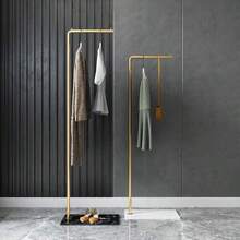 Coat Rack - Goldener Ständer + weißer Sockel - Übersicht 1