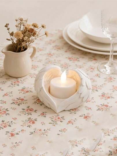 Chân nến hình cánh thiên thần, thích hợp cho nến tealight hoặc nến giả, là vật trang trí nhà cửa và bàn ăn lý tưởng. Món đồ trang trí chân nến độc đáo và sáng tạo này là món quà tuyệt vời dành cho những người yêu thích trang trí nhà cửa.