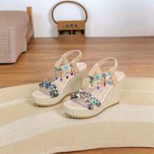 Giày sandal đế xuồng nữ họa tiết hoa, đính cườm, tua rua, hở mũi, chất liệu rơm, thích hợp cho kỳ nghỉ hè. - màu đen - Xem 9