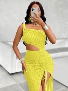 Đầm Amarilo gợi cảm, khoét eo, xẻ cao, cổ lệch, có dây rút. - Màu vàng ngỗng - Xem 3