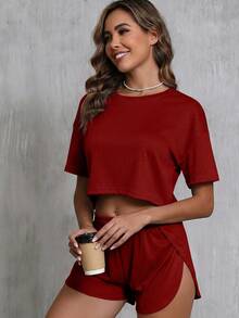 Bộ đồ ngủ nữ mùa hè kiểu dáng thường ngày, tay ngắn, màu trơn, gồm áo croptop cổ tròn và quần short xẻ cao. - Đỏ - Xem 4