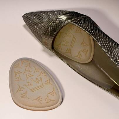 柔软舒适的前脚掌垫，防止滑倒，适合休闲鞋，减少足部疲劳