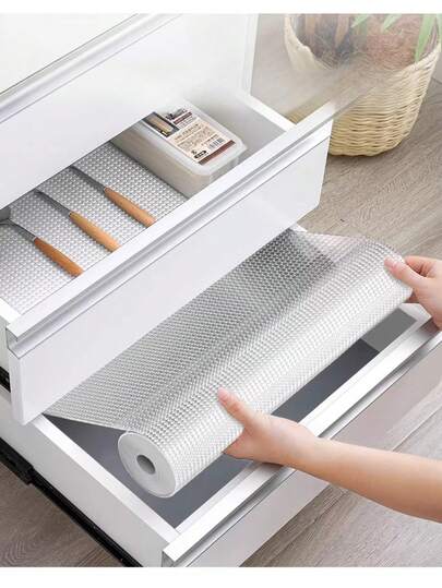 1卷防水、防油、防尘橱柜抽屉垫，适用于厨房、冰箱和餐桌，易于清洁，是理想的家用厨房用品。采用EVA材质，可用于秋季、节日、房间、家居、卧室等场所的装饰。