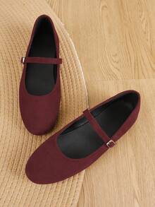 2026 Nuevos zapatos planos de estilo retro con puntera redonda y diseño de correa con hebilla, color rojo, cómodos y versátiles para uso casual y diario para mujeres - Burdeos - Ver 5