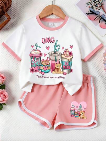 Bộ 2 món cho bé gái gồm áo thun ngắn tay và quần short phối màu, in hình gấu hoạt hình uống trà sữa trân châu, dáng rộng thoáng khí, thời trang và dễ thương cho mùa hè.