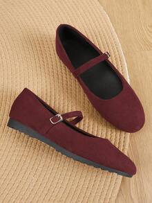 2026 Nuevos zapatos planos de estilo retro con puntera redonda y diseño de correa con hebilla, color rojo, cómodos y versátiles para uso casual y diario para mujeres - Burdeos - Ver 6