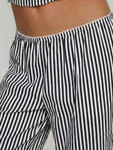 Ensemble top à bretelles fines sexy, top rayé à design boutonné et pantalon large. Tenue élégante de style universitaire vibrante pour la saison des remises de diplômes. Nouvelle arrivée printemps/été - Noir et Blanc - Voir 7