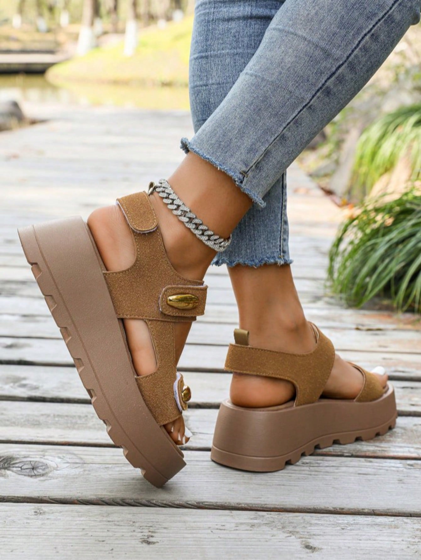 صنادل رياضية للنساء، صنادل نسائية جديدة للصيف بسُم...