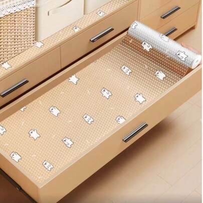 Tấm lót ngăn kéo họa tiết gấu, thảm dày chống thấm nước và ẩm mốc cho tủ, kệ bếp, tủ quần áo, tủ giày và bàn làm việc. Thảm mặt bàn chống nấm mốc và chống dầu mỡ với họa tiết gấu. Có sẵn kích thước 100cm và 300cm.