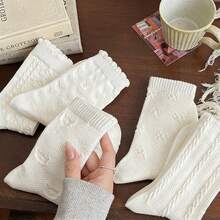 1/4 đôi tất nữ màu trắng sữa dập nổi 3D, mềm mại, thân thiện với da, phù hợp cho việc đi lại hàng ngày và phối cùng giày da. - Nhiều màu - Xem 4